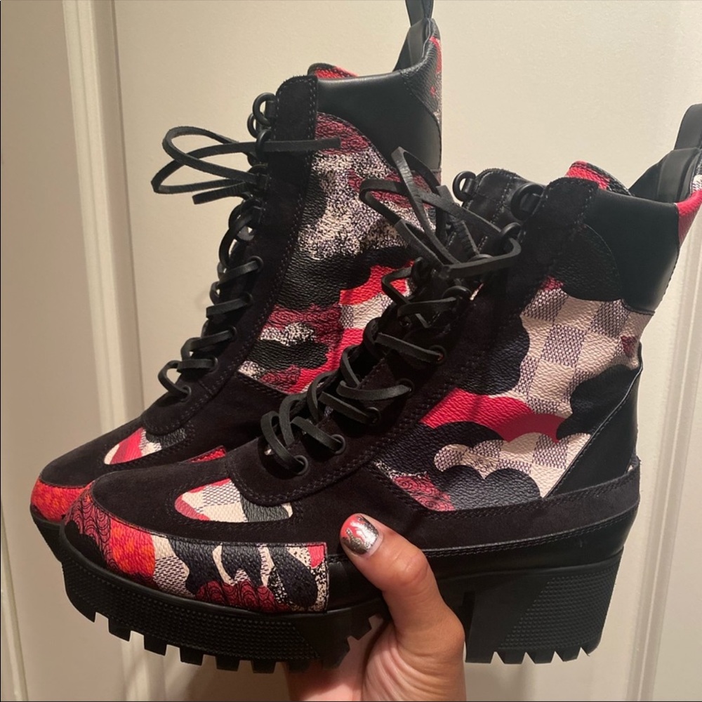 LOUIS VUITTON LAUREATE BOOTS